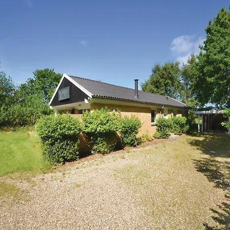 Three-bedroom In Ferienhaus